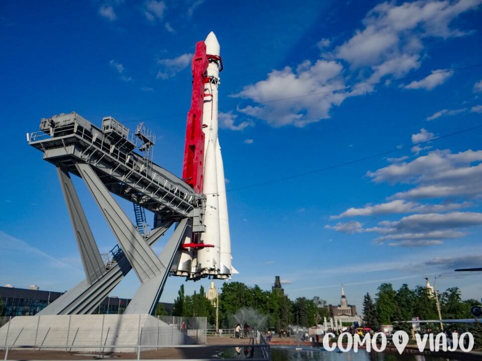 Cohete espacial en el Parque VDNkh en Moscu