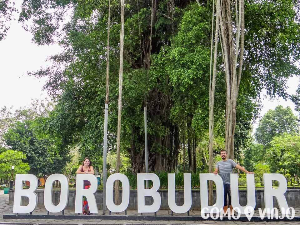 Entrada al Templo Borobudur en Indonesia