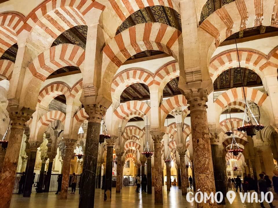 Interior de la Mezquita Catedral de Córdoba