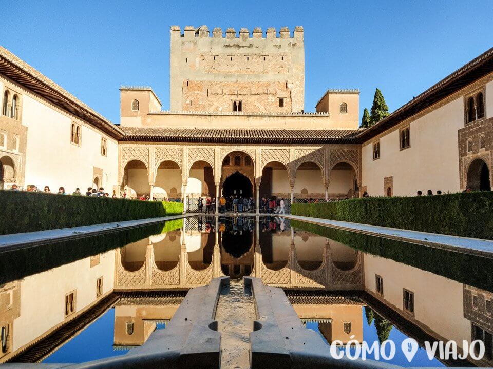 Interior de la Alhambra en Granada